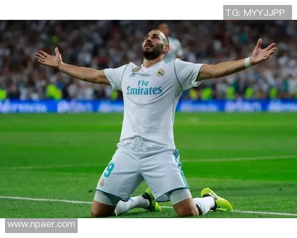 本泽马传奇足球生涯世界球星卡全解析与收藏价值探索